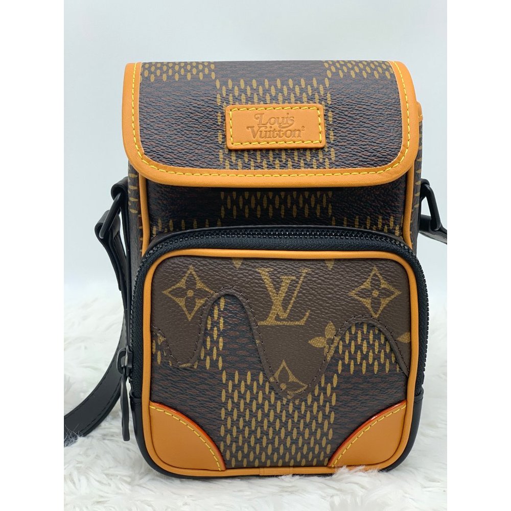 ❌SOLD❌ Louis Vuitton Nigo Amazone Messenger bag - Picture 2 of 13
